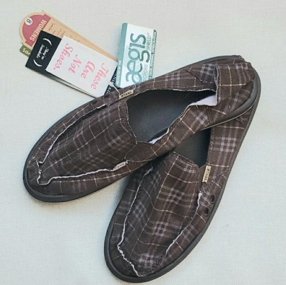 sanuk plaid shoes